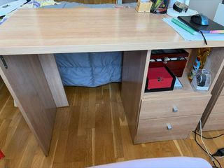 Scrivania con cassettiera