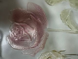 Plato de centro de cristal con rosas