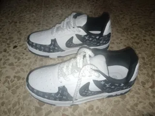 Zapatillas Nike estilo LV.