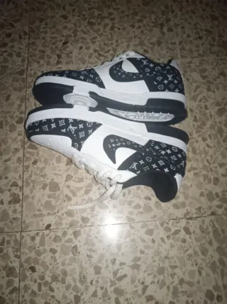 Zapatillas Nike estilo LV.