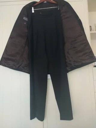 Traje caballero, talla 52 negro con rayas marrones
