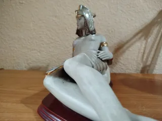 Figura cerámica estilo egipcio