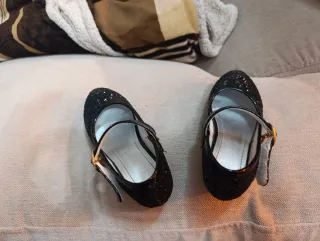 Tacones brillantes niña