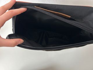 Maletín negro y marrón