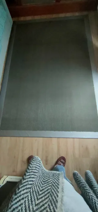 Alfombra gris de tela