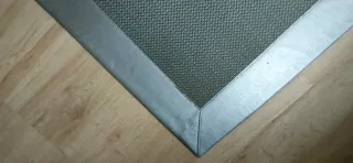 Alfombra gris de tela