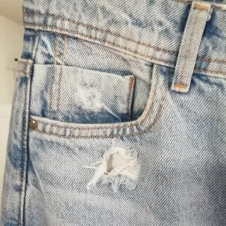 Pantalón vaquero Zara desgastado
