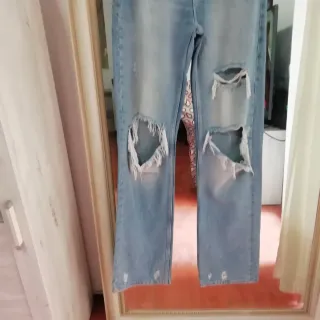 Pantalón vaquero Zara desgastado