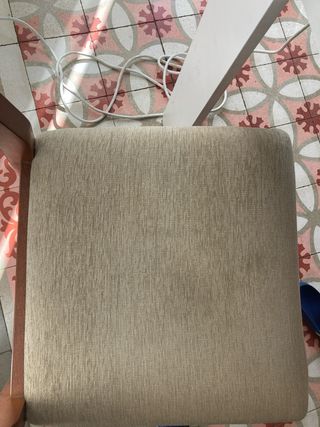 4 Sillas de madera cómodas (interior)