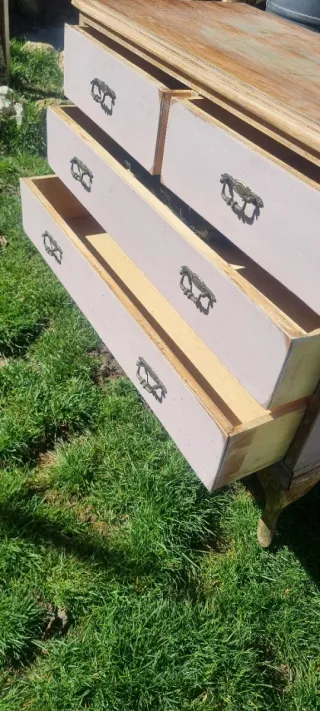 Cómoda antigua de madera