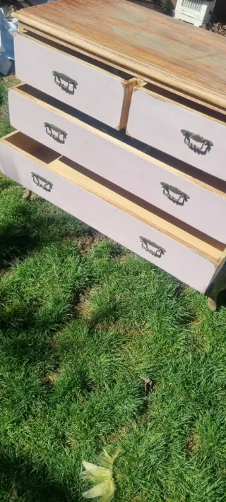 Cómoda antigua de madera