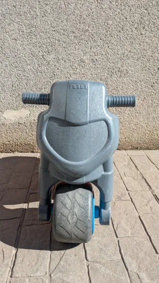 Moto infantil Feber roja y gris