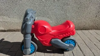 Moto infantil Feber roja y gris