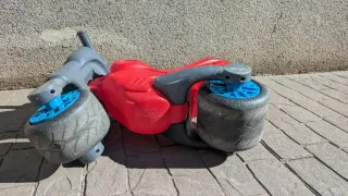 Moto infantil Feber roja y gris