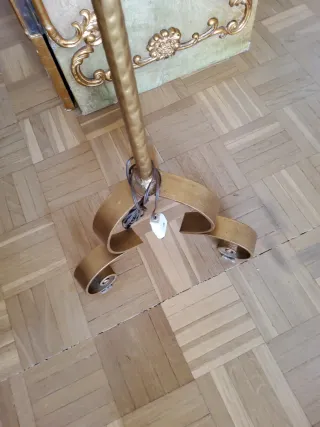 Lámpara de pie vintage dorada