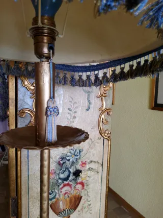 Lámpara de pie vintage dorada