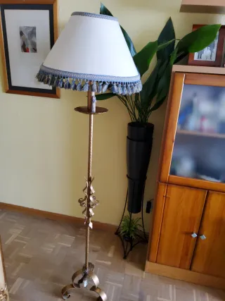 Lámpara de pie vintage dorada