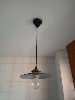 Antigua lámpara colgante verde