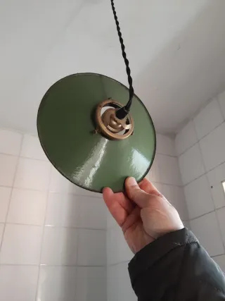 Antigua lámpara colgante verde