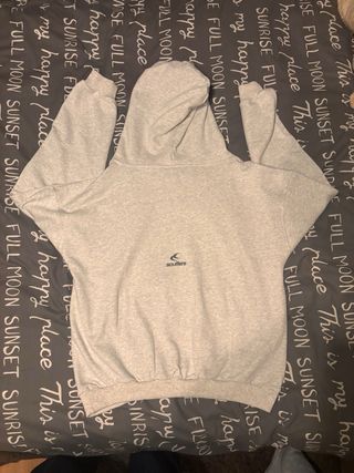 Sudadera Scuffers Gris con Logo Bordado