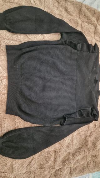 Jersey de punto negro con volantes
