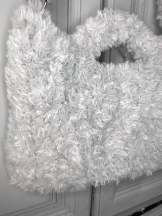 Bolso artesanal fluffy gris