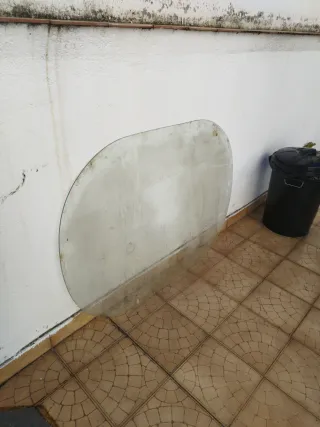 Sobremesa de vidrio ovalada