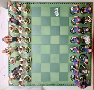 Collector’s Chess Set Real Madrid vs FC Barcelona