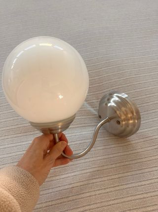 Lámpara de pared globo cristal y metal