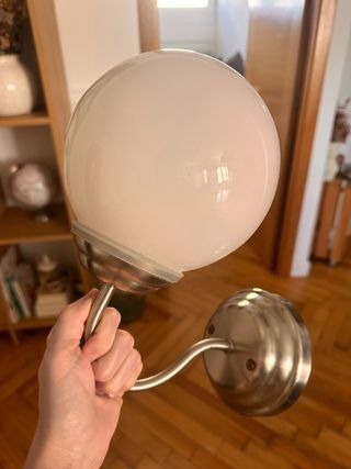 Lámpara de pared globo cristal y metal