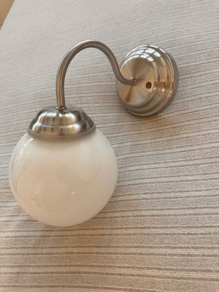 Lámpara de pared globo cristal y metal