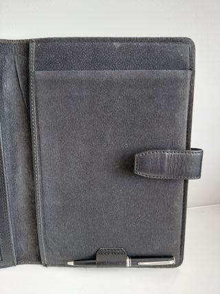 Cartera de piel negra Tamaño cuarto