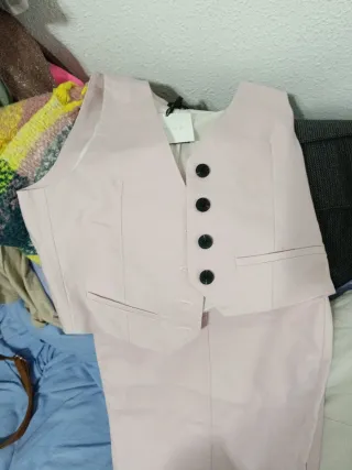Conjunto chaleco y pantalón Lumina Fashion rosa.