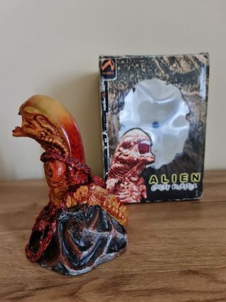 Alien Chestburster Figure 1:1