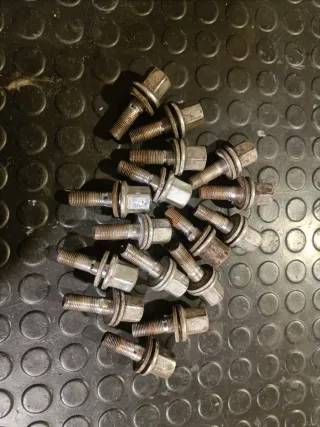 16 parafusos pernos roda Peugeot 106