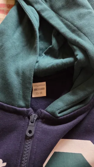 Felpa con cappuccio blu con zip