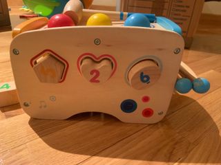 Xilófono madera con martillo y bolas