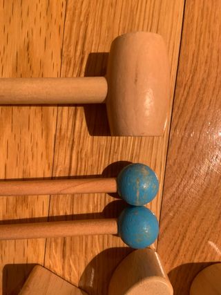 Xilófono madera con martillo y bolas