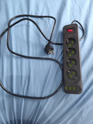 Regleta 4 enchufes + USB + Type-C