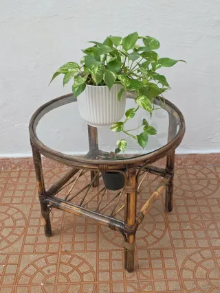 Mesa auxiliar bambú y cristal