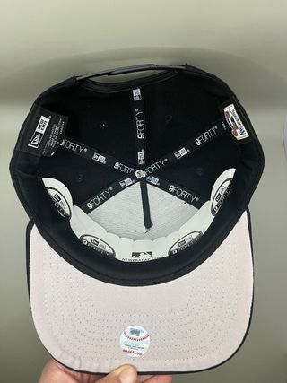 Gorra New Era 9FORTY LA A-Frame Negra Roja