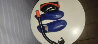 Equipo de snorkel: gafas, tubo y escarpines