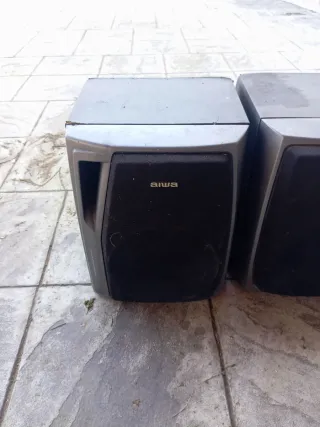 Altavoces Aiwa Negros y Grises