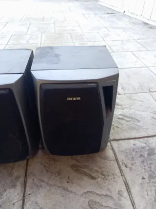 Altavoces Aiwa Negros y Grises