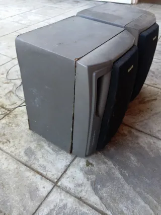 Altavoces Aiwa Negros y Grises