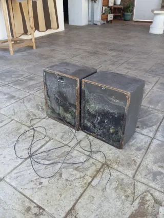 Altavoces Aiwa Negros y Grises