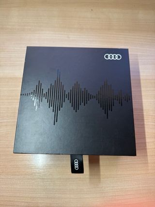 Auriculares Audi Negros