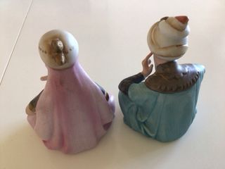 2 Figuras porcelana con Vestimenta Oriental