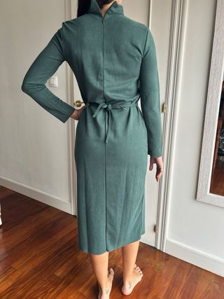 Vestido verde cuello alto Zara