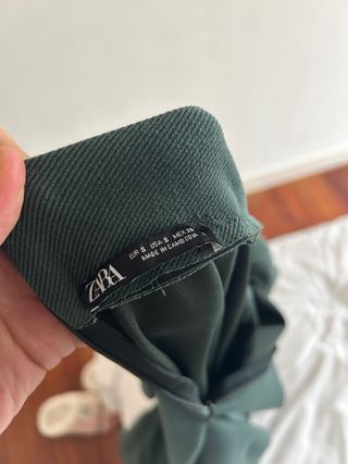 Vestido verde cuello alto Zara